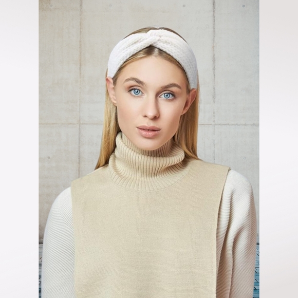 Gray Knitted Headband - Picture 4 of 4